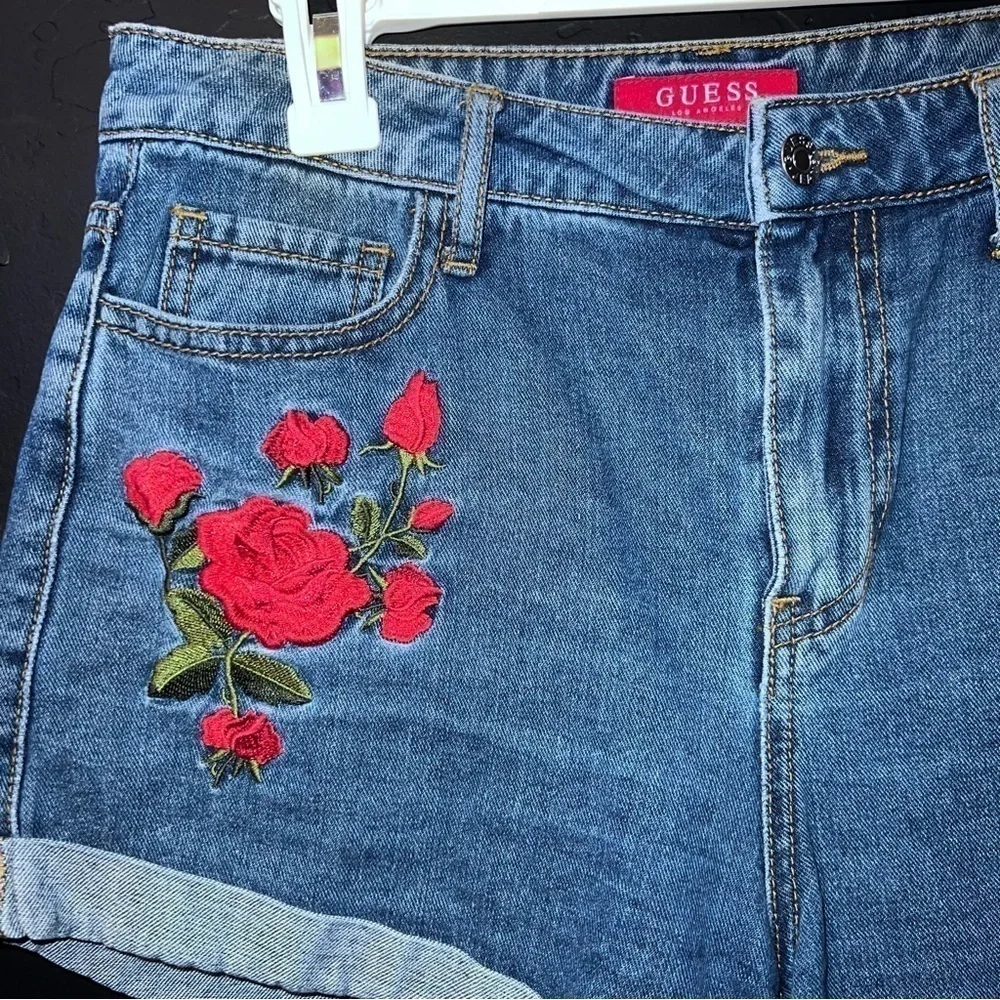 Guess Womens Shorts Size 28 Blue
Denim Floral High Rise Gia Cheeky Hot Pants - Picture 3 of 7